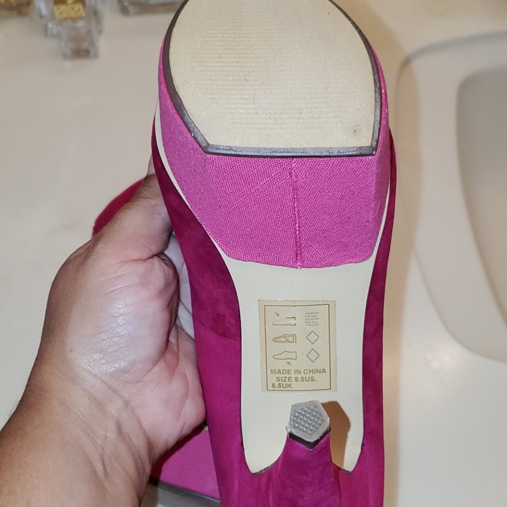 Heels - Picture 3 of 5